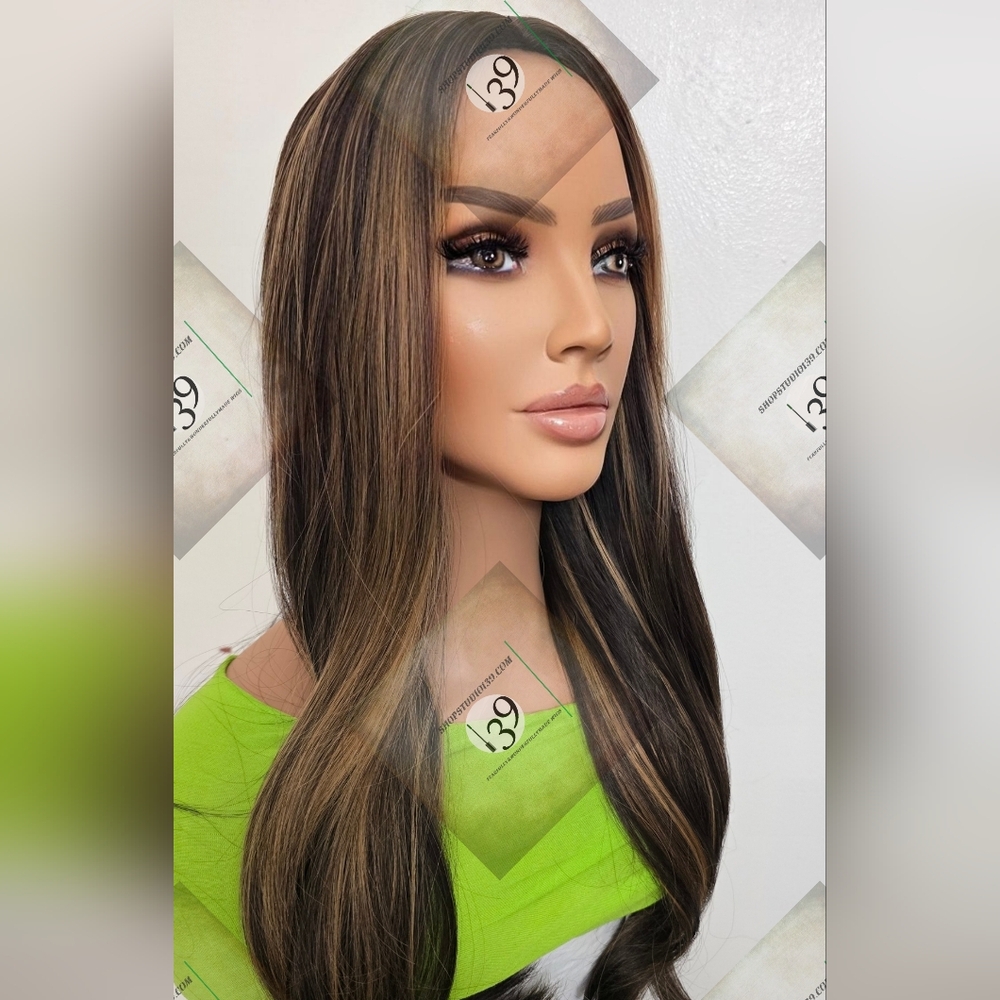 Non lace wig with shifting part. Baylage highlights ✨️